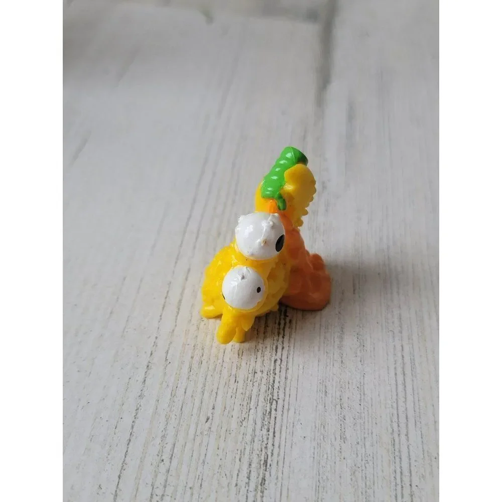 Moose Yellow mini crab creature toy‎ figure spill